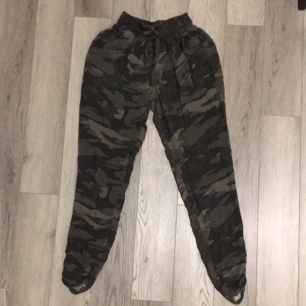 Camo light weight joggers